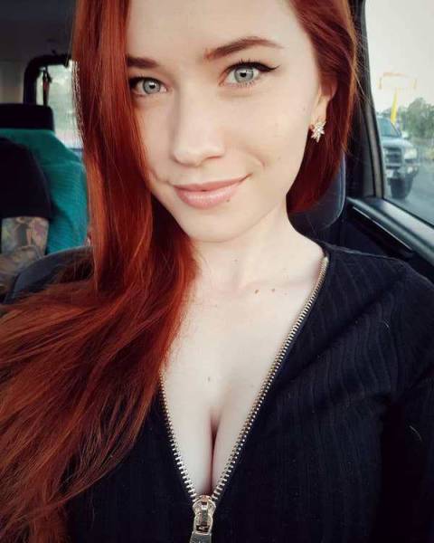 Прекрасная косплеерша