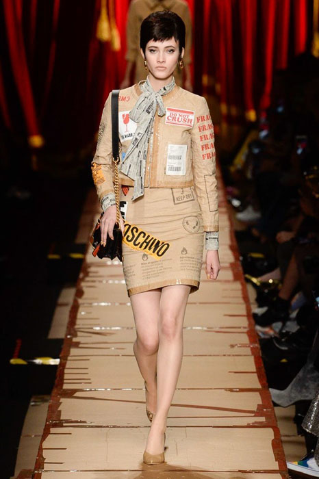 Новая коллекция Moschino под названием «Мусорный шик»