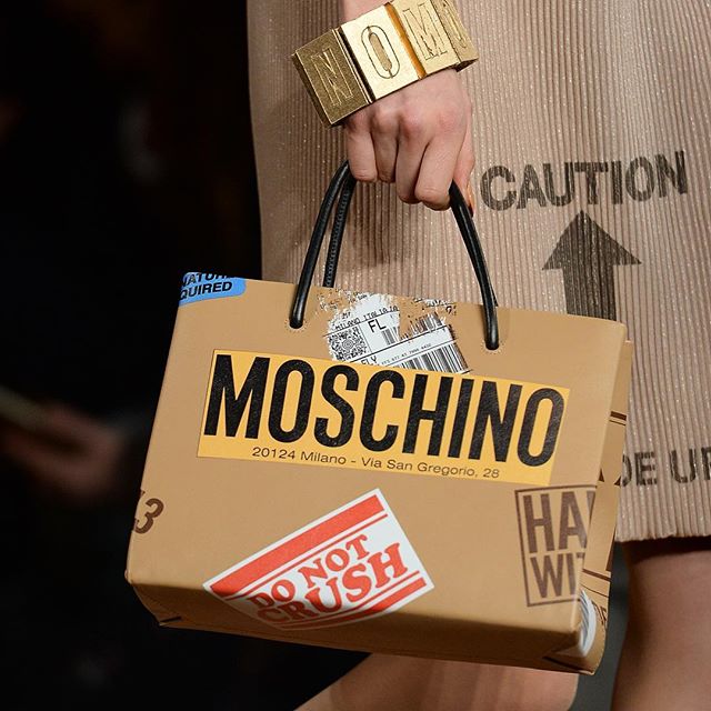 Новая коллекция Moschino под названием «Мусорный шик»
