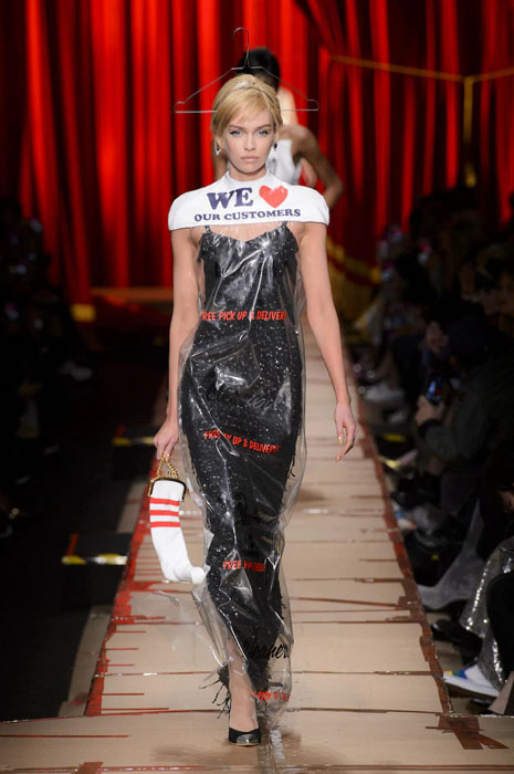 Новая коллекция Moschino под названием «Мусорный шик»
