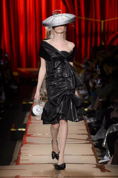 Новая коллекция Moschino под названием «Мусорный шик»