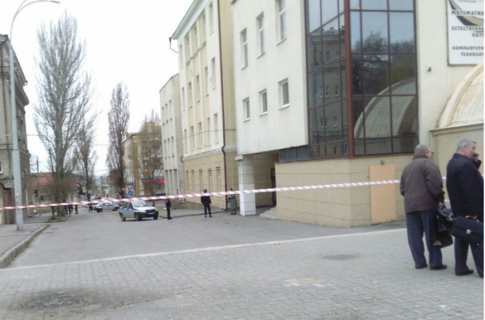 Взрыв у здания школы в центре Ростова-на-Дону