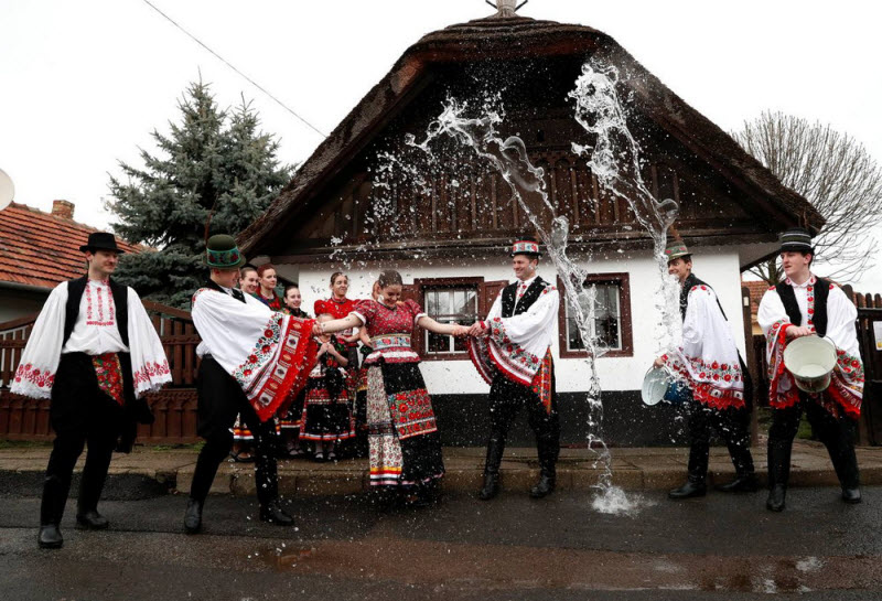 Веселая пасхальная традиция в Венгрии