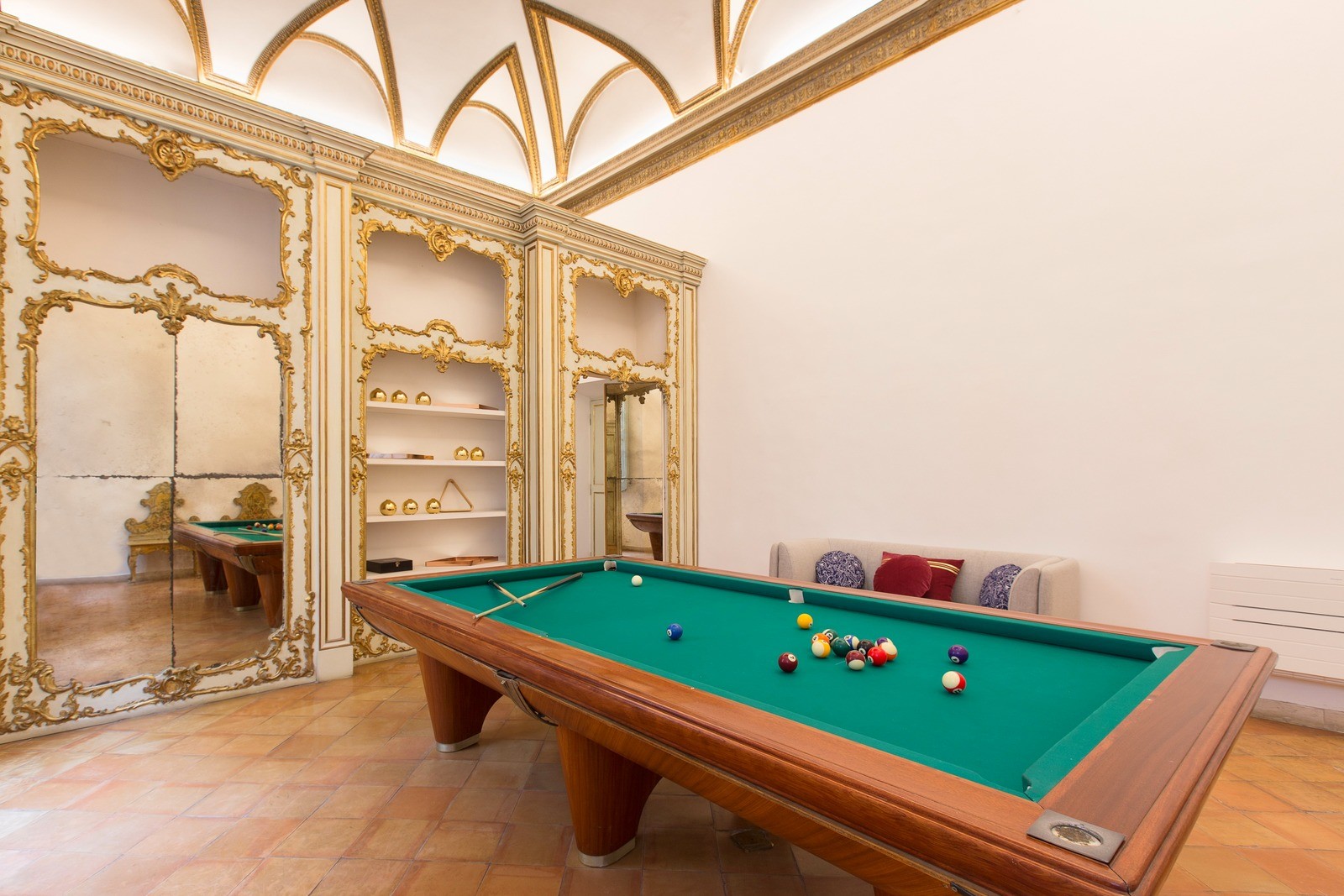 Интерьер в стиле римской аристократии