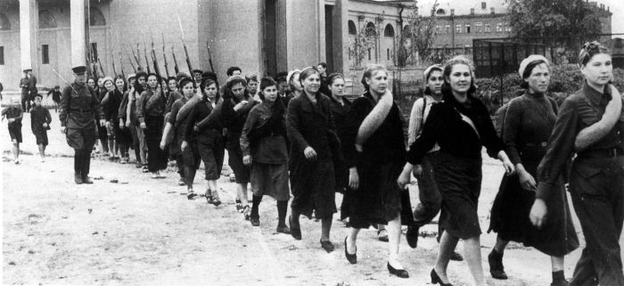 Женщины на войне (23 фото)