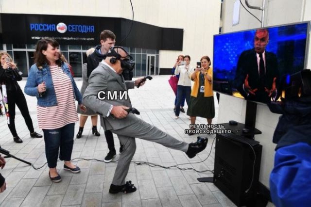 Дмитрий Киселёв воспользовался виртуальной реальностью и стал героем фотожаб