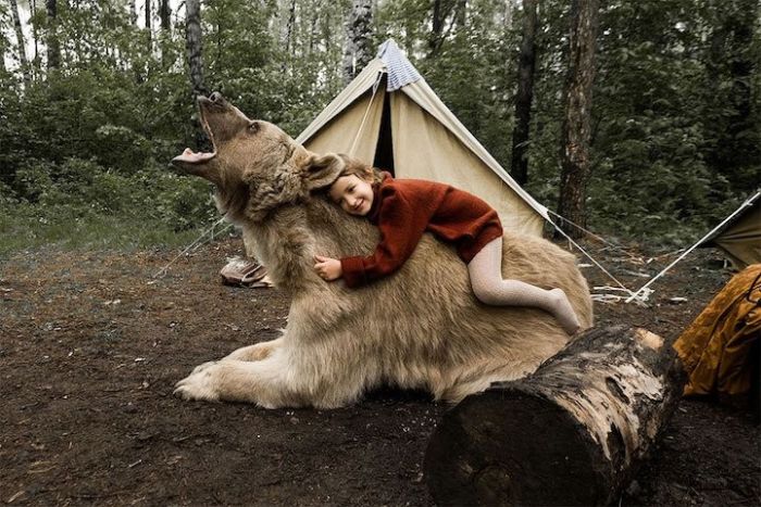 Фотосессия семьи дрессировщика Юрия Пантелеенко с ручным медведем Степаном