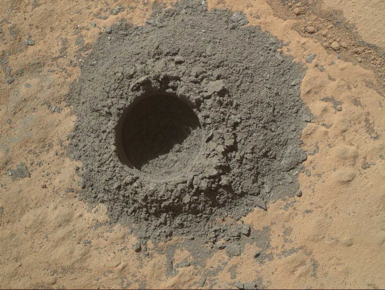 14 великолепных фотографий Марса, сделанных Curiosity за 3 года