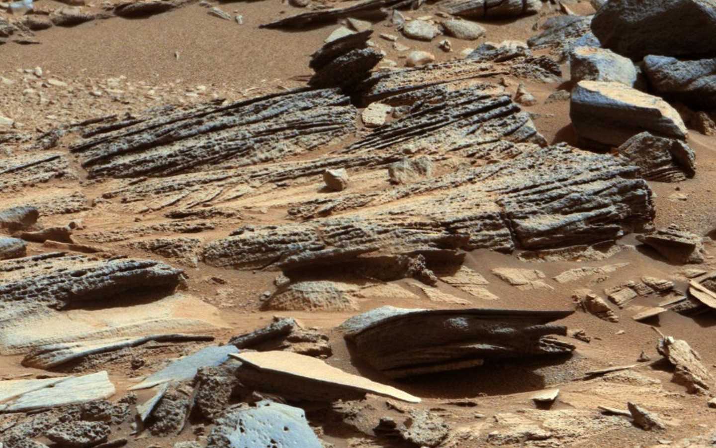 14 великолепных фотографий Марса, сделанных Curiosity за 3 года