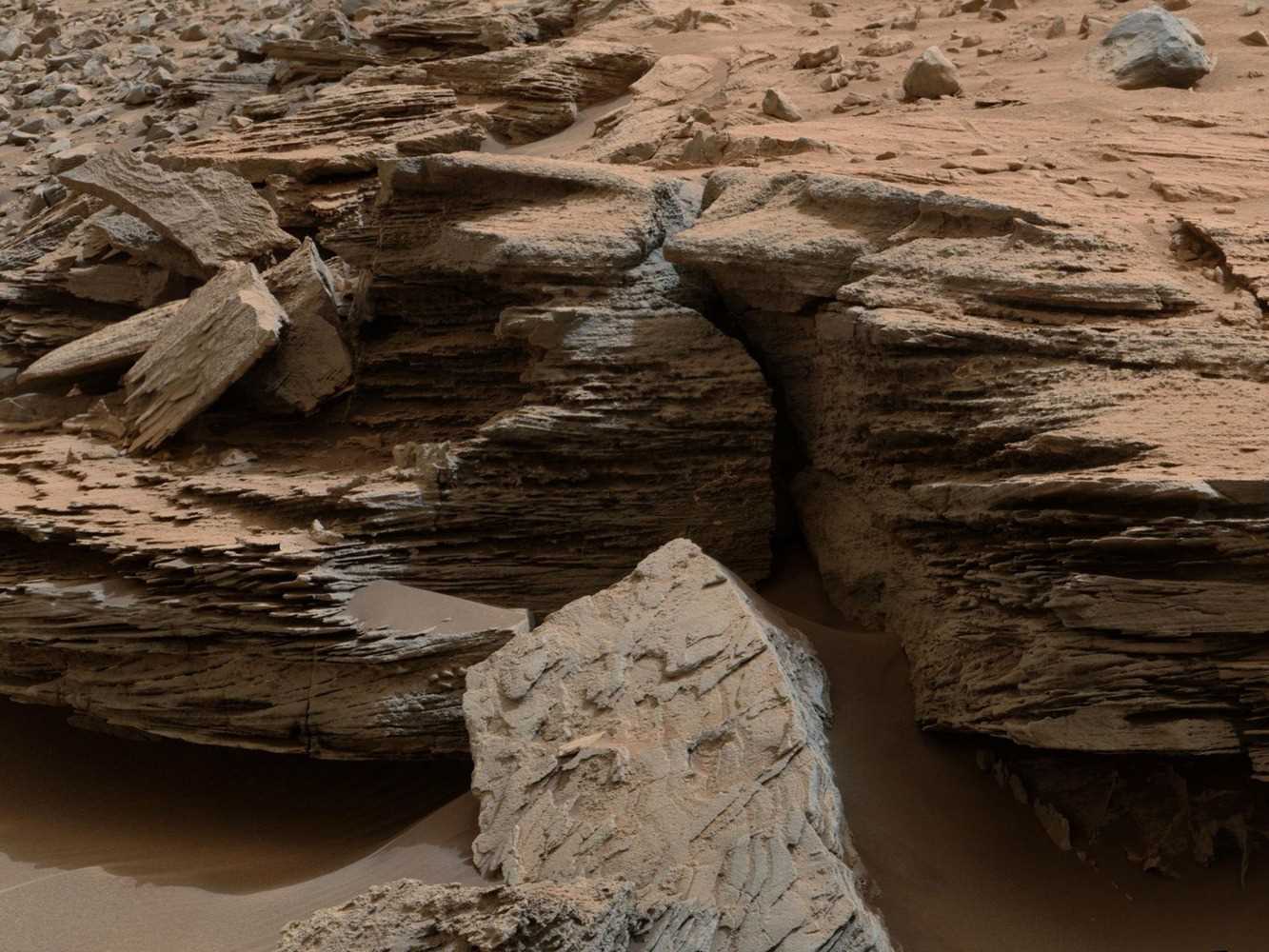 14 великолепных фотографий Марса, сделанных Curiosity за 3 года