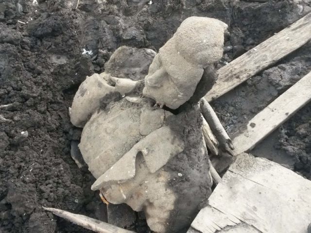 В Кусе на дне пруда обнаружили памятник Сталину
