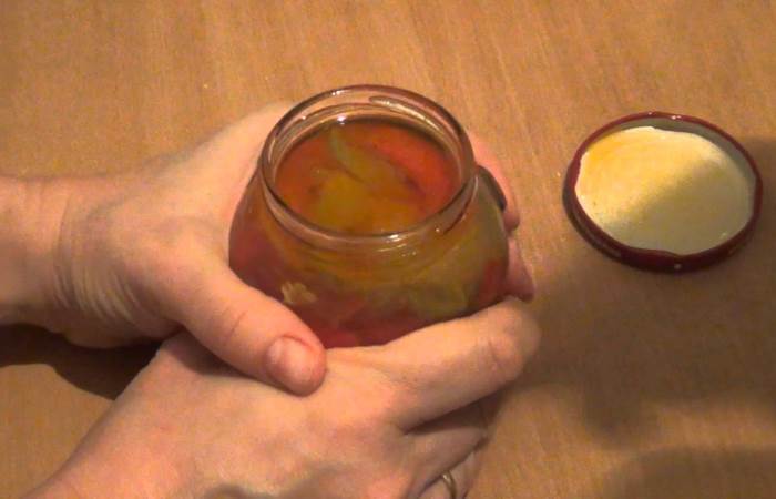 Как быстро открыть банку с закручивающейся крышкой Как быстро открыть банку с закручивающейся крышкой