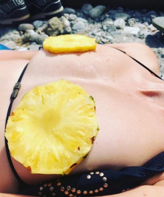 «Ананасовая грудь» - новый тренд в Instagram