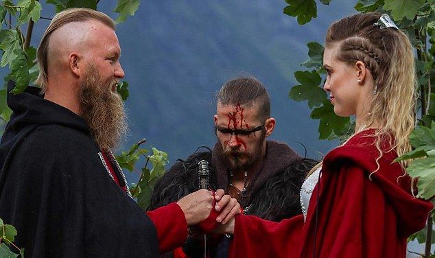 Свадьба в стиле викингов с драккарами, языческой церемонией и медовухой