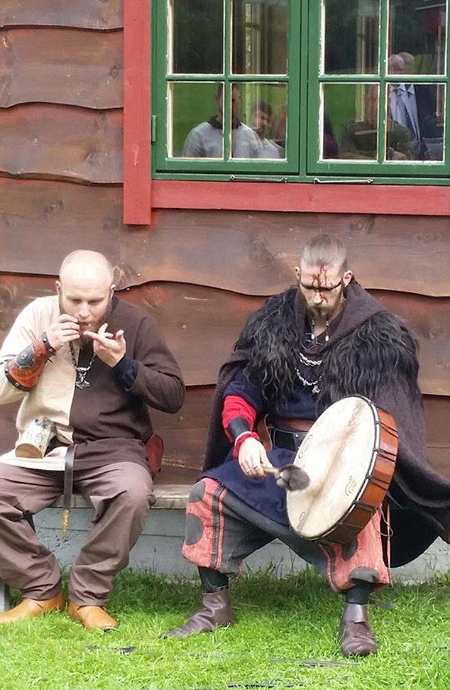 Свадьба в стиле викингов с драккарами, языческой церемонией и медовухой