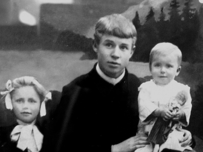 Жизнь скандального гения Сергея Есенина Жизнь скандального гения Сергея Есенина