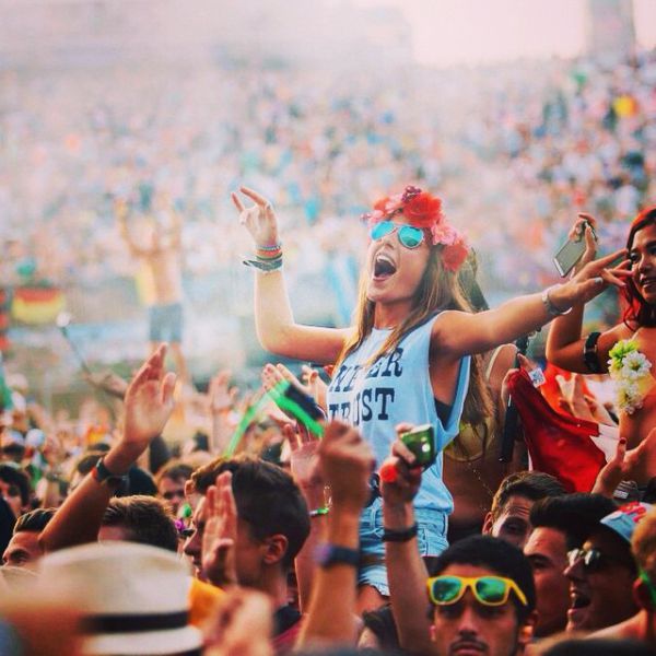 Девушки с фестиваля электронной музыки Tomorrowland 2014 (38 фото)