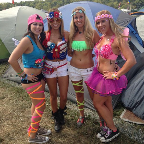 Девушки с фестиваля электронной музыки Tomorrowland 2014 (38 фото)