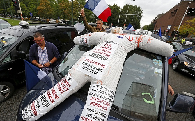 Таксисты всего мира протестуют против сервиса Uber Таксисты всего мира протестуют против сервиса Uber