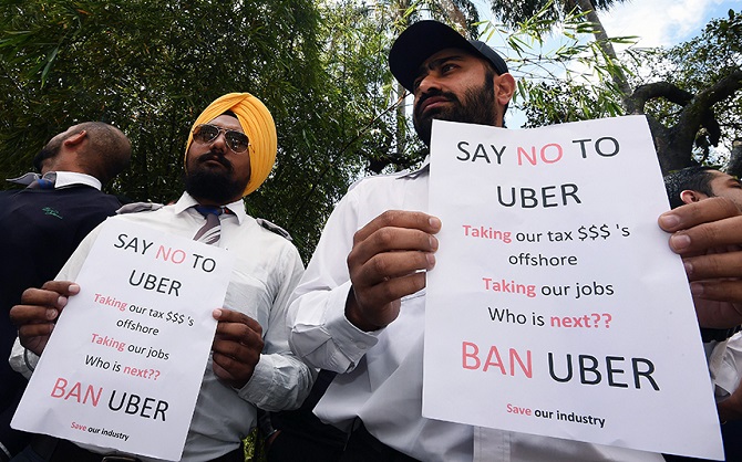 Таксисты всего мира протестуют против сервиса Uber Таксисты всего мира протестуют против сервиса Uber