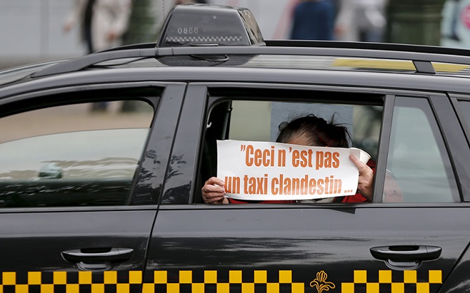 Таксисты всего мира протестуют против сервиса Uber Таксисты всего мира протестуют против сервиса Uber