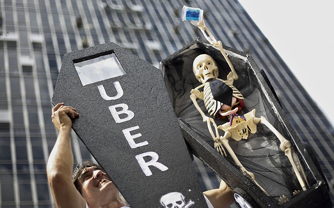 Таксисты всего мира протестуют против сервиса Uber Таксисты всего мира протестуют против сервиса Uber