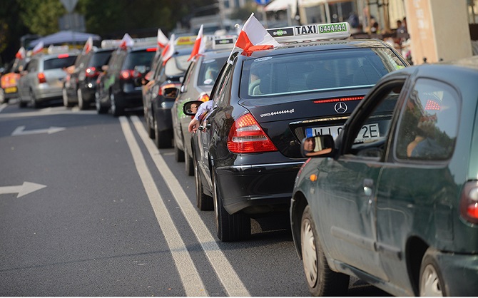 Таксисты всего мира протестуют против сервиса Uber Таксисты всего мира протестуют против сервиса Uber