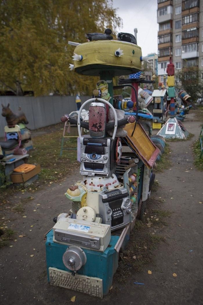 Депрессивная игровая площадка для дошкольников в Барнауле