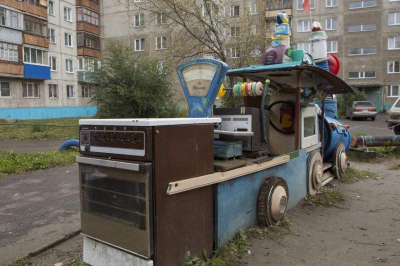 Депрессивная игровая площадка для дошкольников в Барнауле