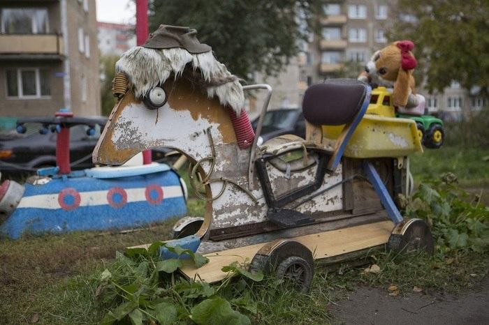 Депрессивная игровая площадка для дошкольников в Барнауле