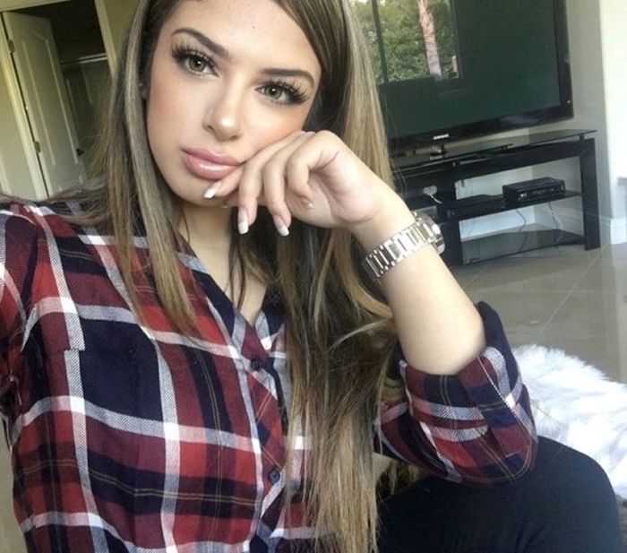 Девушки в рубашках