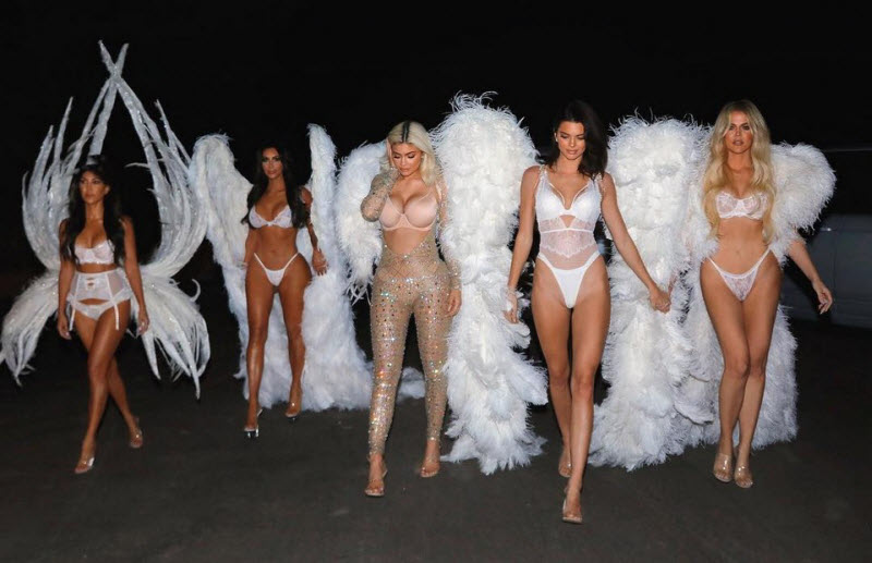 Ким Кардашян с сестрами в образе Ангелов Victoria's Secret