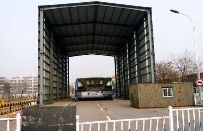 Прототип «автобуса будущего» TEB бросили на окраине Шанхая