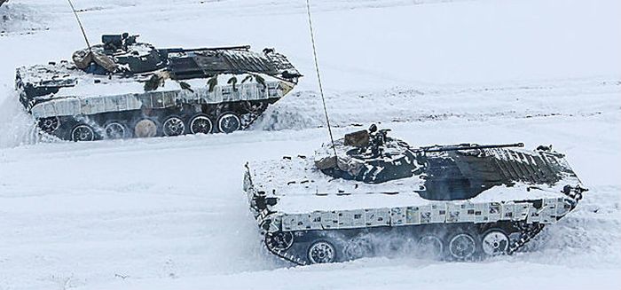 Белорусские военные использовали газеты в качестве маскировки для техники