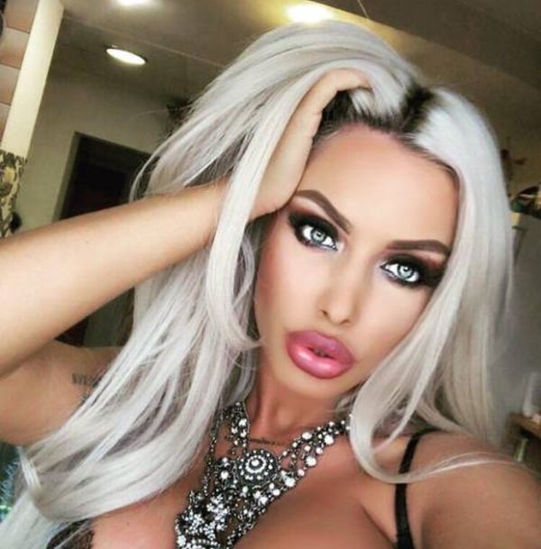 Силиконовые муклы хвастаются своими свистками