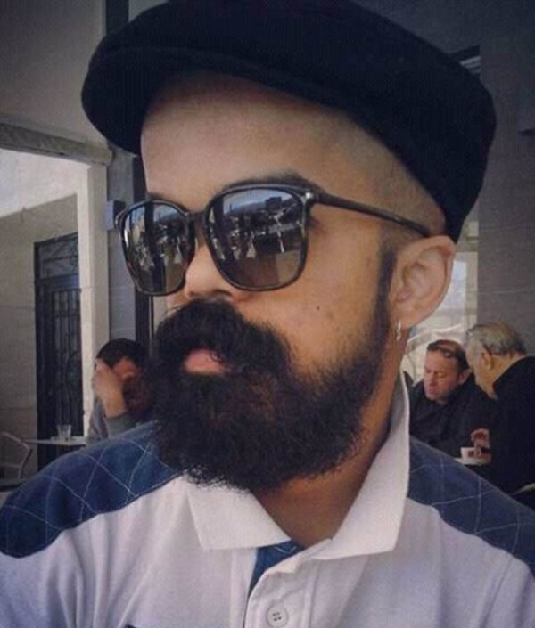Увлекающийся бодибилдингом карлик-хипстер стал звездой интернета