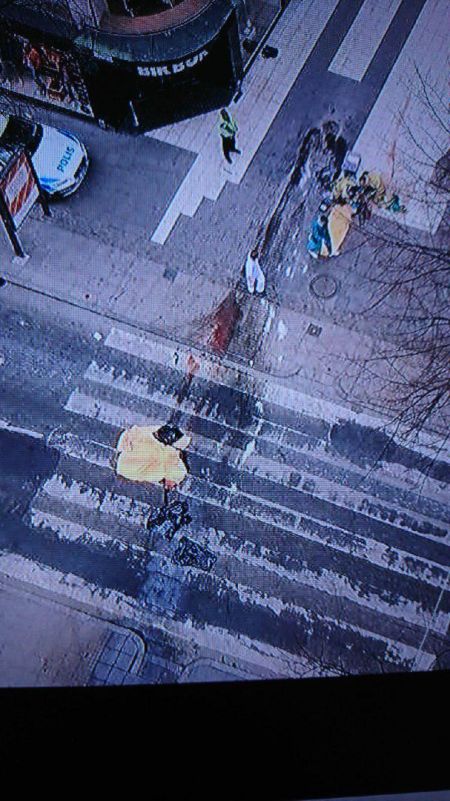 В Стокгольме грузовик въехал в толпу людей