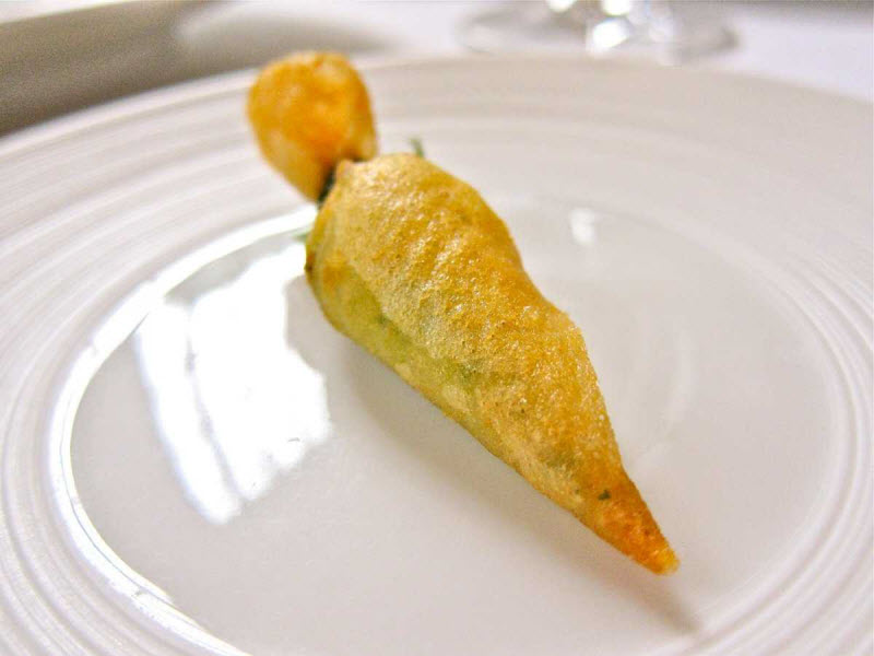 Каково это — пообедать за 295 долларов в лучшем ресторане мира Eleven Madison Park Каково это — пообедать за 295 долларов в лучшем ресторане мира Eleven Madison Park