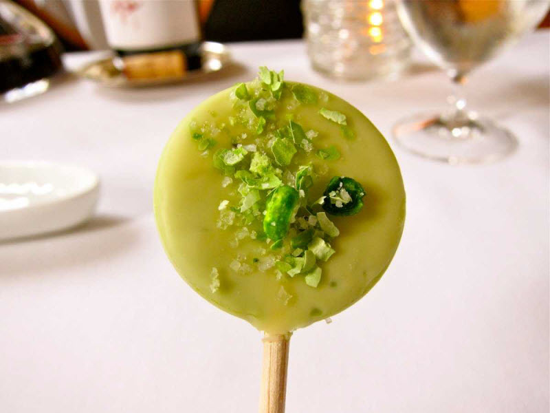 Каково это — пообедать за 295 долларов в лучшем ресторане мира Eleven Madison Park Каково это — пообедать за 295 долларов в лучшем ресторане мира Eleven Madison Park