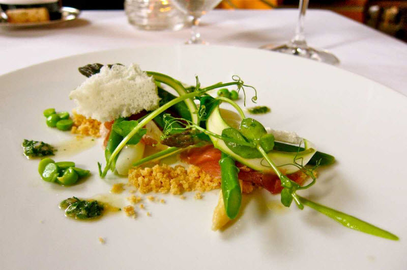 Каково это — пообедать за 295 долларов в лучшем ресторане мира Eleven Madison Park Каково это — пообедать за 295 долларов в лучшем ресторане мира Eleven Madison Park