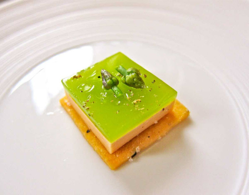Каково это — пообедать за 295 долларов в лучшем ресторане мира Eleven Madison Park Каково это — пообедать за 295 долларов в лучшем ресторане мира Eleven Madison Park