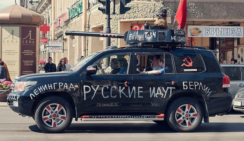 Машины, украшенные к Дню Победы (26 фото)