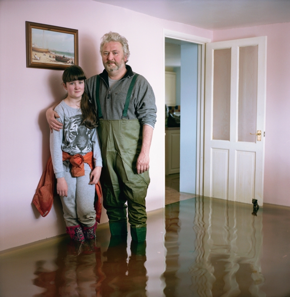Шокирующие фото людей в затопленных домах Шокирующие фото людей в затопленных домах