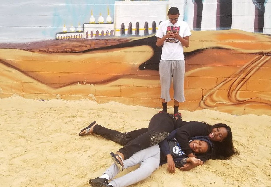 Мама потратила 25 тысяч долларов, чтобы сделать выпускной для сына в «дубайском» стиле