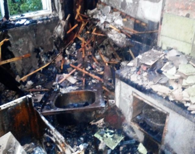 Молния выжгла несколько квартир в жилом доме