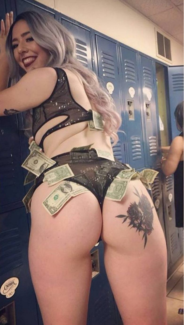 Забавные и пикантные фото девушек