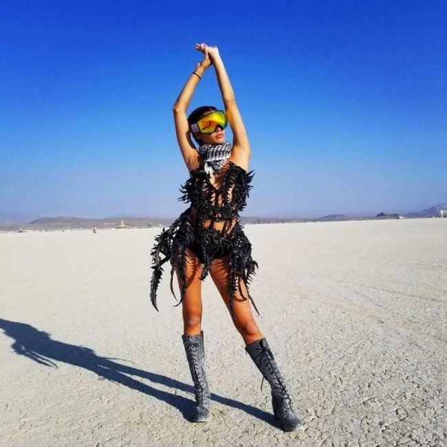 Девушки фестиваля Burning Man-2017