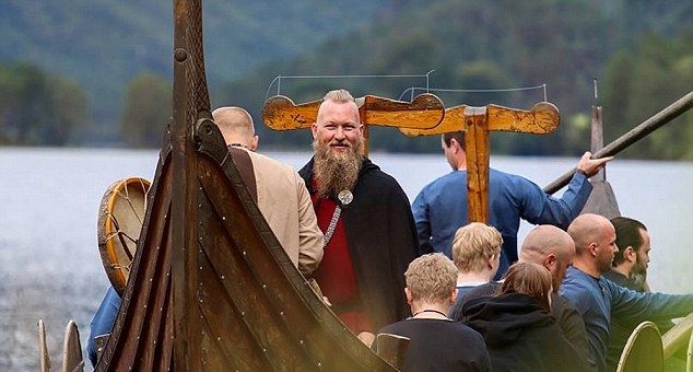 Норвежская пара сыграла свадьбу в стиле викингов