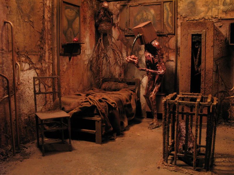 Жуткие диорамы Марка Пауэлла, считающего каннибализм и переваривание плоти изысканными