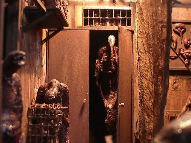 Жуткие диорамы Марка Пауэлла, считающего каннибализм и переваривание плоти изысканными